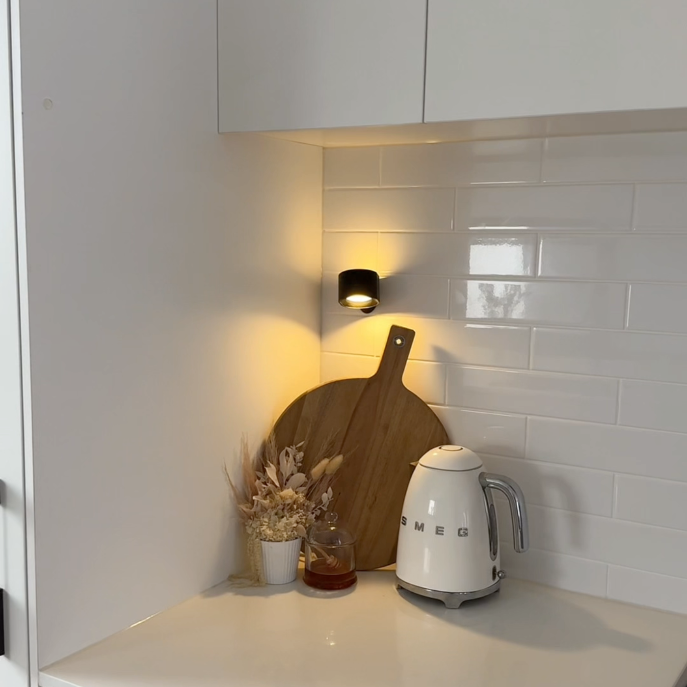 Suvira lux wall light