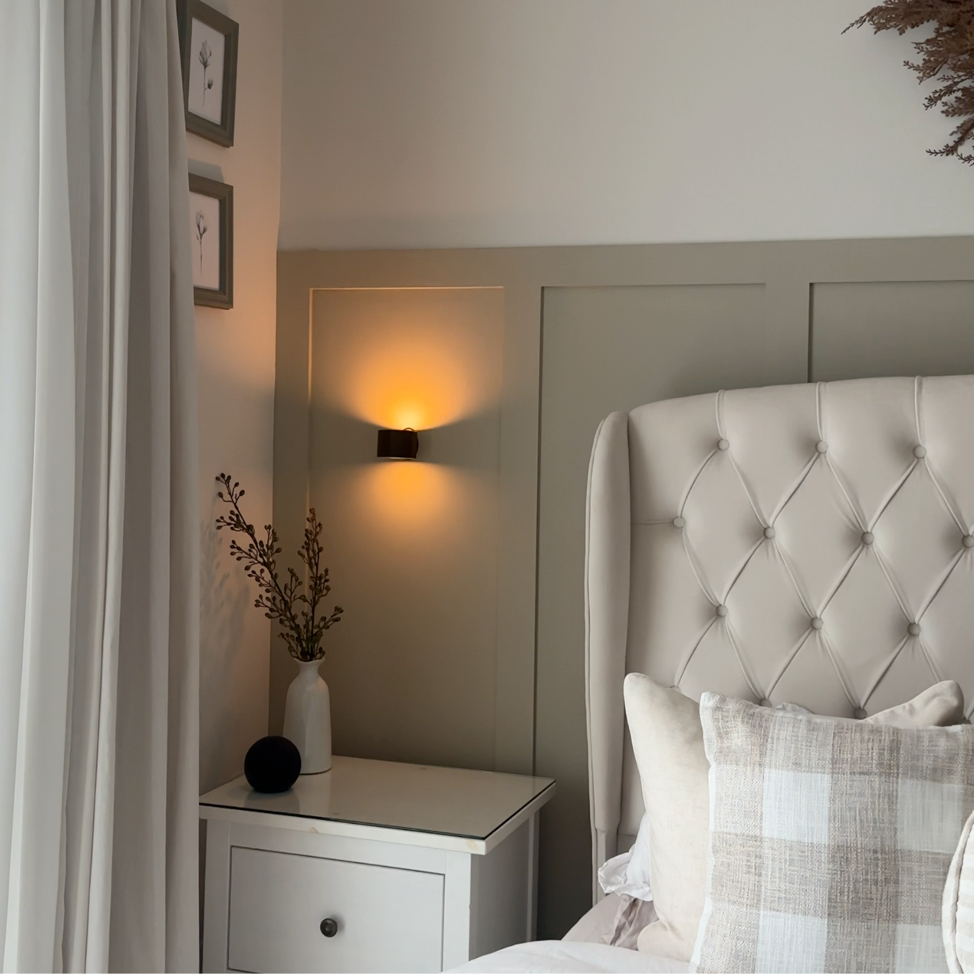 Suvira lux wall light