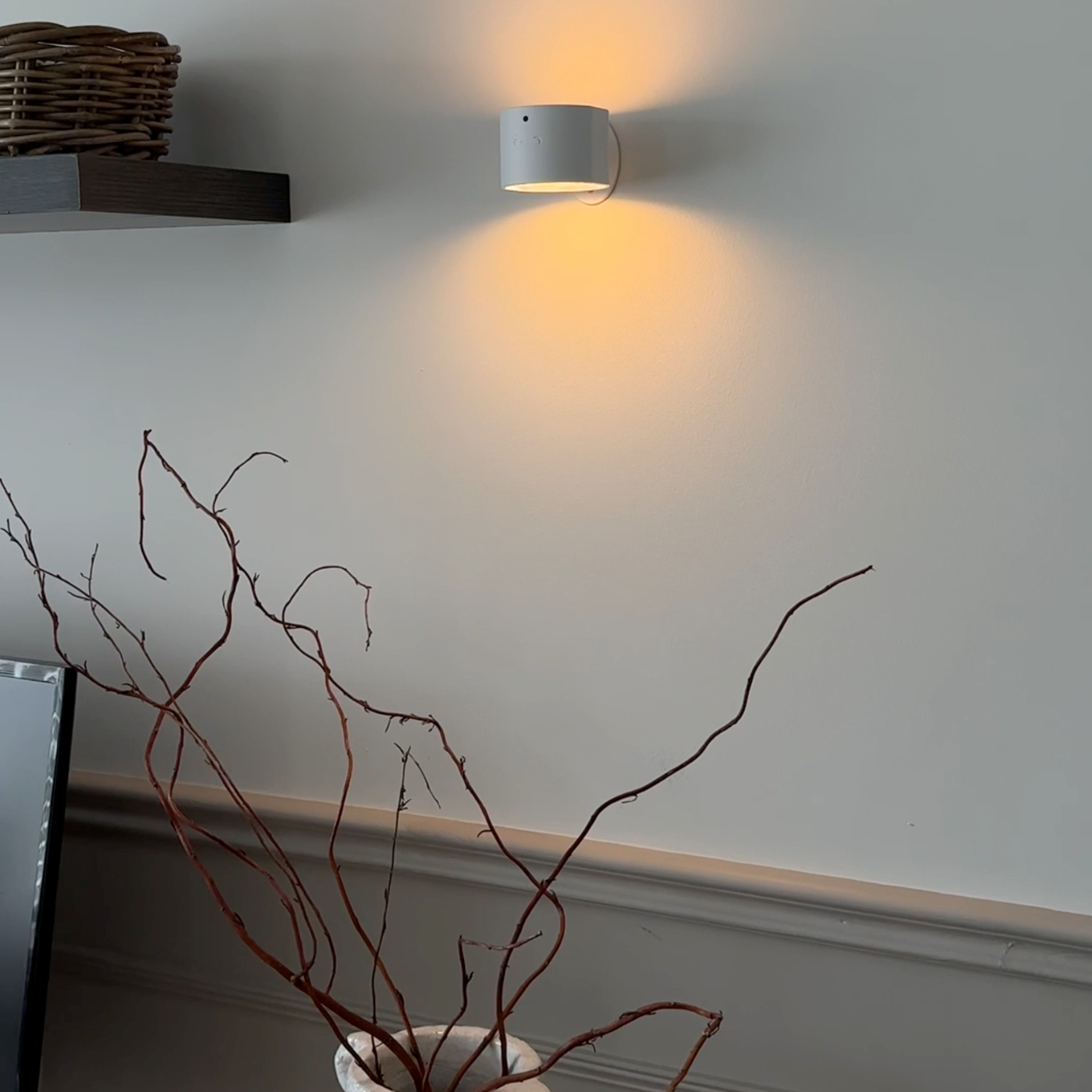 Suvira lux wall light